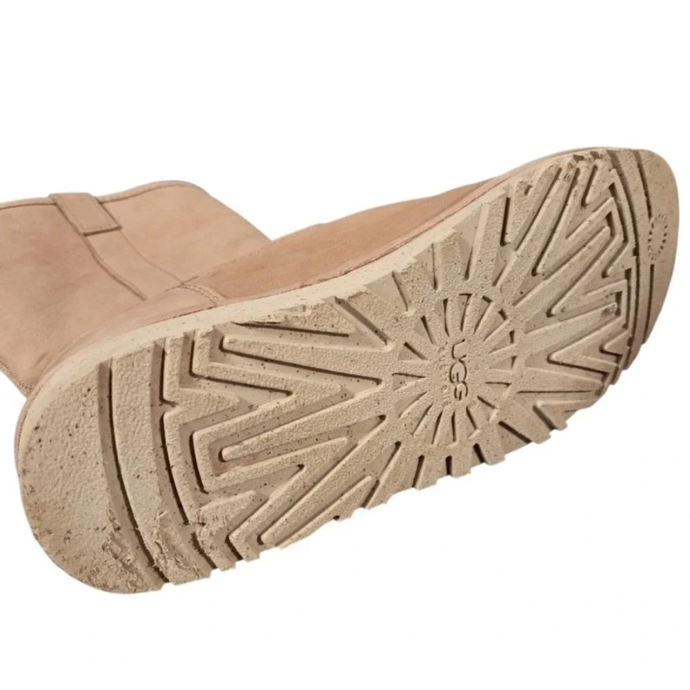 UGG Australia Women's Sheepskin Lined Boots‎ Size 9
